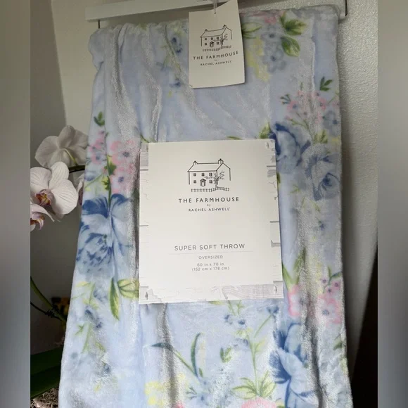 Rachel Ashwell Farmhouse Pink Cottage chic Rose Floral Soft Throw Blanket - Picture 4 of 5